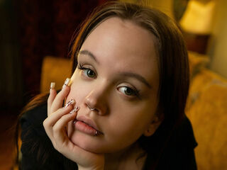 hot cam girl masturbating with vibrator SarandaRyan