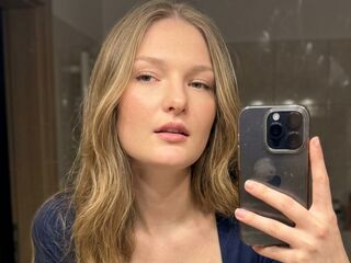 topless webcamgirl ShavonKazunas