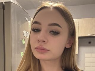 girl fingering bald pussy SofiaKolen