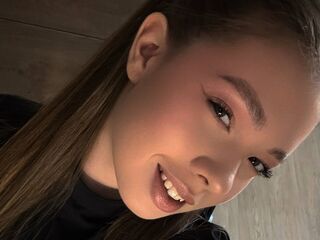 girl showing pussy TessaSun