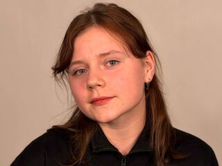 live webcam performer TonaBurgard