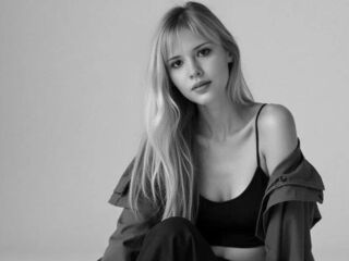 hot cam girl fingering pussy VenicePatlan