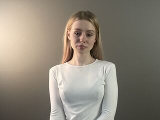 camwhore masturbating with dildo WanVondracek