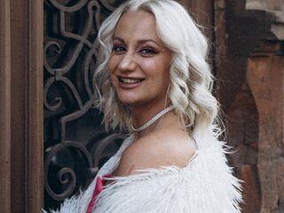 hot cam slut WilsonAvery