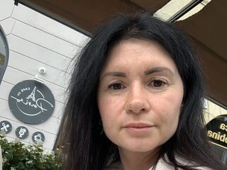 hot camhooker YulieAnna